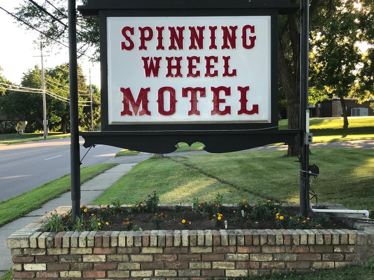 Spinning Wheel Motel Барабуу Екстериор снимка